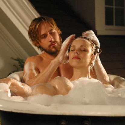 Οι 6 πιο ερωτικές σειρές και ταινίες για να παρακολουθήσετε