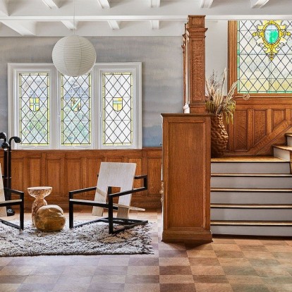 Το δυναμικό design duo που ανέδειξε την κατοικία του σε vintage «παράδεισο»