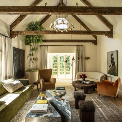 Μια κατοικία στο Los Angeles που «υποκλίνεται» στη rustic αισθητική μέσα από το design της