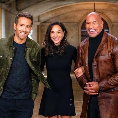 Red Notice: Dwayne Johnson, Gal Gadot & Ryan Reynolds πρωταγωνιστούν στη νέα ταινία του Netflix