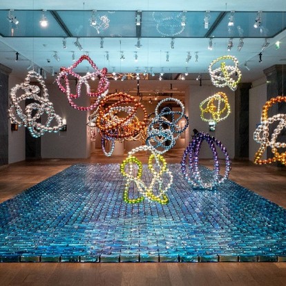 Jean-Michel Othoniel: Ο βιρτουόζος του γυαλιού παρουσιάζει τη νέα του έκθεση στο Παρίσι με ένα ιδιαίτερο μήνυμα 