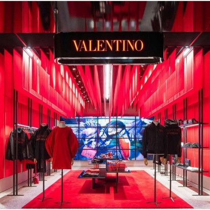  Ο οίκος Valentino παρουσιάζει το part two της έκθεσης που επαναπροσδιόρισε το σχεδιαστικό του όραμα
