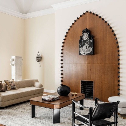 Πώς ένα ιδιαίτερο διαμέρισμα στη Ρωσία εναρμονίζεται με τα χρώματα της χώρας