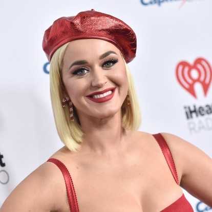 H Katy Perry διασκευάζει το iconic "All You Need Is Love"