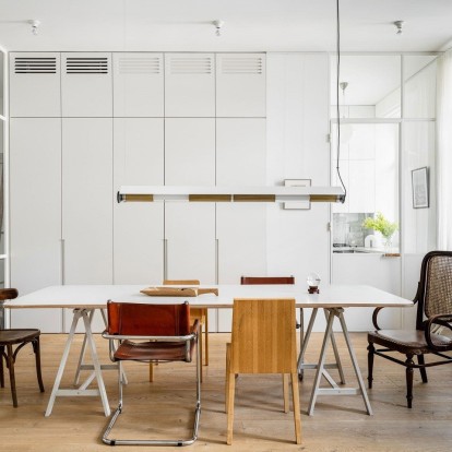 Πώς το eclectic design αποτυπώνεται στην πιο minimal εκδοχή του σε ένα tiny διαμέρισμα