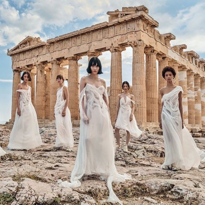 From Dior to Greece: Η φωτογράφηση του οίκου με φόντο τη Μήλο