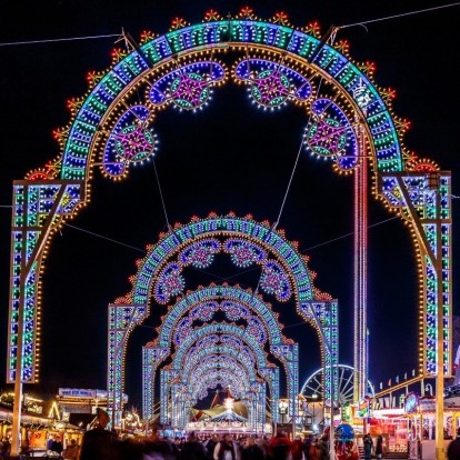 Τα πιο εντυπωσιακά πάρκα στην Ευρώπη που μας βάζουν στο κλίμα των Χριστουγέννων 