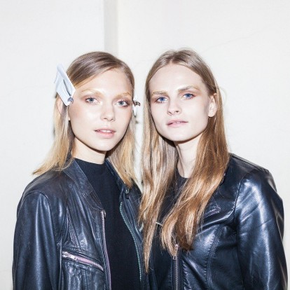 Μαλλιά με κίνηση: Τι επιβάλλουν οι τάσεις του χειμώνα 