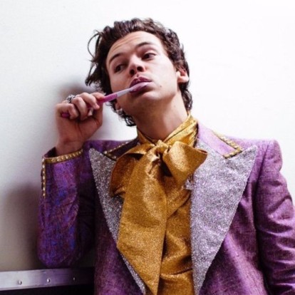 Πώς ο Harry Styles επαναπροσδιορίζει την έννοια των αντρικών προτύπων
