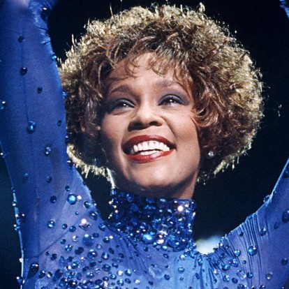 Whitney Houston: Η κληρονομιά της ζει μέσα από τα τραγούδια της 