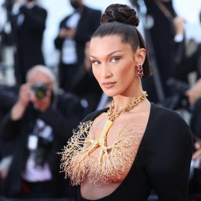 Οι πιο εντυπωσιακές red carpet εμφανίσεις της Bella Hadid