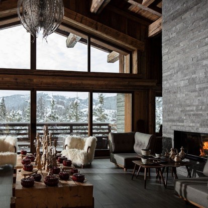 Ένα ονειρικό mountain house στη Γαλλία μετατρέπεται στον απόλυτο χειμερινό παράδεισο