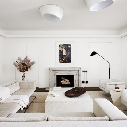 Κι όμως μπορεί μια οικογενειακή κατοικία να παραδίδει μαθήματα μινιμαλισμού