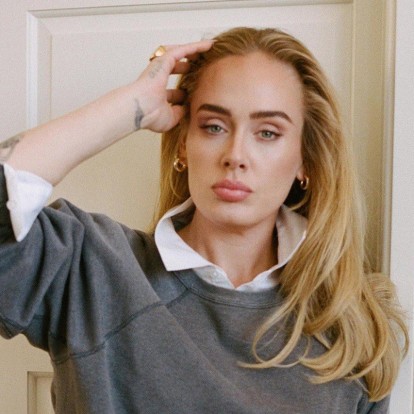 H NikkieTutorials κάνει το μακιγιάζ της Adele και συζητούν για beauty θέματα