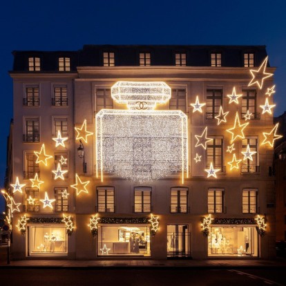 Οι πιο εντυπωσιακές Χριστουγεννιάτικες βιτρίνες των boutiques διάσημων οίκων