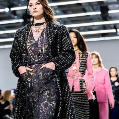 Métiers d’Art Collection: Η Virginie Viard έθεσε στο επίκεντρο τα tweed κομμάτια για τo Chanel show