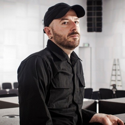 O Balenciaga του Demna Gvasalia: Πώς ο σχεδιαστής επαναπροσδιορίζει το σχεδιαστικό DNA του οίκου