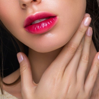 Οι περιζήτητες θεραπείες για φωτεινό δέρμα λίγο πριν από τις γιορτές