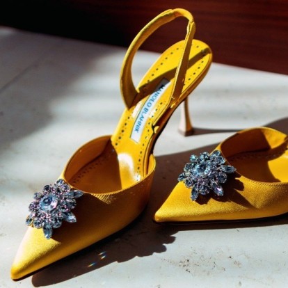 Ο Manolo Blahnik γιόρτασε τα 50 χρόνια δημιουργίας με μία ολόχρυση capsule collection και λαμπερούς καλεσμένους