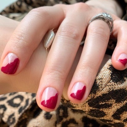 Νύχια στις γιορτές: 6 nail designs που θα σας βάλουν από τώρα στο κλίμα
