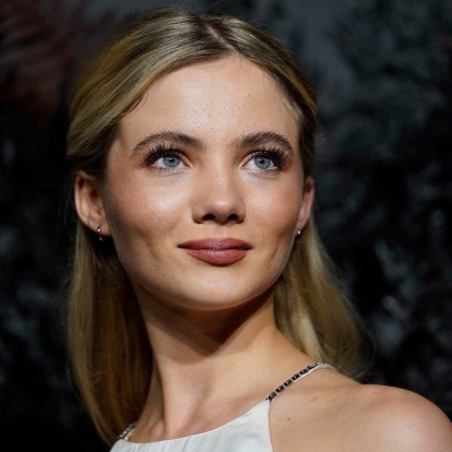 Η ηθοποιός Freya Allan αποκαλύπτει το καθημερινό μακιγιάζ της