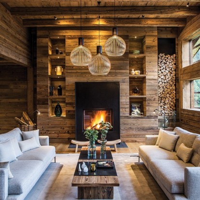 Μια ορεινή αγροικία ανακαινίστηκε περίτεχνα από την αρχιτέκτονα Dorothée Simon και μεταμορφώθηκε σ’ ένα ζεστό και φιλόξενο οικογενειακό σπίτι