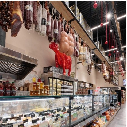 Το deli shop της Θεσσαλονίκης που έχει μετατραπεί σε γαστρονομικό παράδεισο