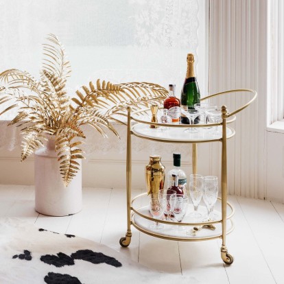 Sparkling nights: Το ποτά που δεν πρέπει να λείπουν από το at home mini bar σας