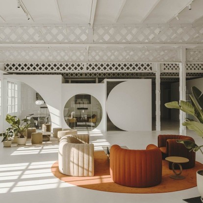 Πώς μια office area στην Ισπανία μετατρέπεται σε πηγή έμπνευσης για minimal design