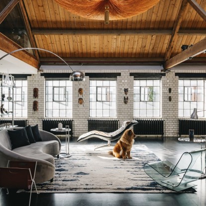 Πώς μια παλιά αποθήκη στο Λονδίνο μετατράπηκε σε ένα high design approved loft