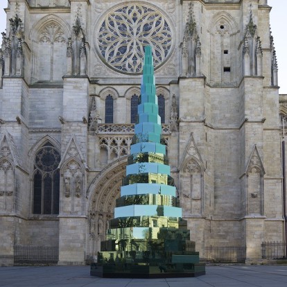 "Sapin Verre": O designer, Arnaud Lapierre, δημιούργησε ένα διαφορετικό χριστουγεννιάτικο δέντρο-έργο τέχνης