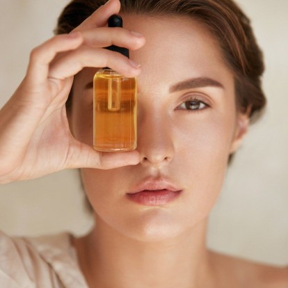 Βρήκαμε το μυστικό για το πιο λαμπερό δέρμα αυτές τις γιορτές 