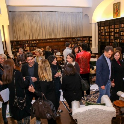 Α cosmopolitan man of the world 