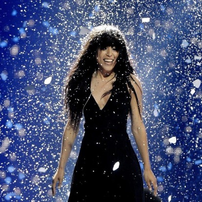 Η Eurovision star, Loreen, ερμηνεύει ξανά το iconic "Euphoria"