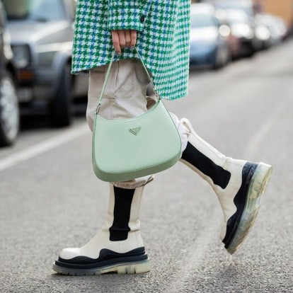 Bright bags: Οι προτάσεις που θα κρατάμε χωρίς σταματημό 