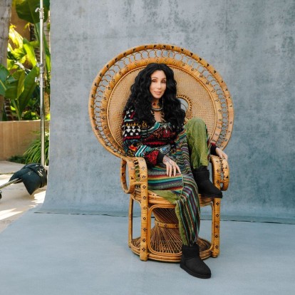 Η Cher είναι το πρόσωπο της καμπάνιας της νέας UGG Spring/Summer 2022 collection