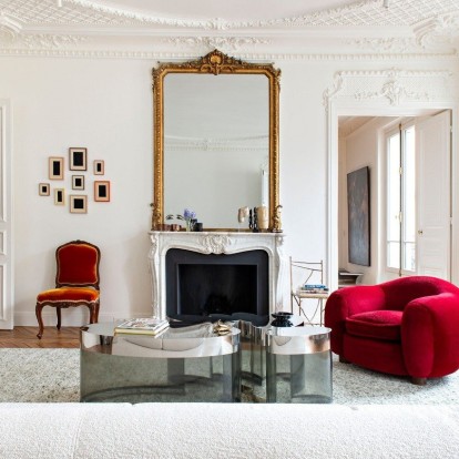 Ένα παριζιάνικο διαμέρισμα αναδεικνύει με τον πιο σύγχρονο τρόπο την κομψή αρχιτεκτονική