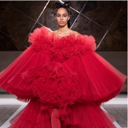 Valli Experience: Ο Giambattista Valli εντυπωσίασε με την παρουσίαση δύο συλλογών σε μία 