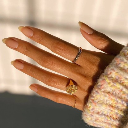 Πώς ένα βαρετό nail trend έγινε η καλύτερη πρόταση για το 2022 στα νύχια 