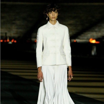 The Greek Bar Jacket: Mε άρωμα Ελλάδας επαναπροσδιορίζεται το εμβληματικό κομμάτι του Dior