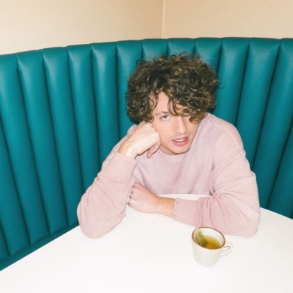 O Charlie Puth επιστρέφει στη μουσική βιομηχανία με ένα super hot κομμάτι