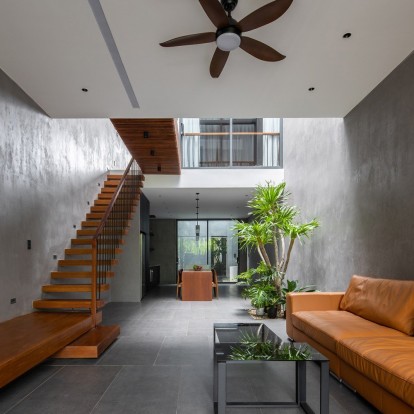 Πώς ένα minimal town-house στο Βιετνάμ γίνεται «ένα» με τη φύση