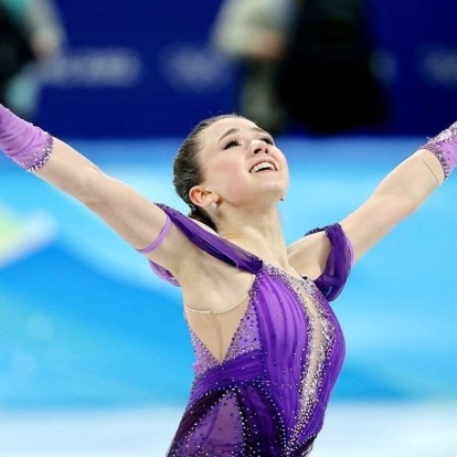 Ιστορική εμφάνιση για τη 15χρονη Kamila Valieva με την πρώτη τετραπλή περιστροφή στην ιστορία του πατινάζ