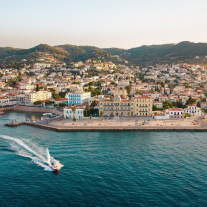 Το πιο εμβληματικό ξενοδοχείο των Σπετσών στο Netflix