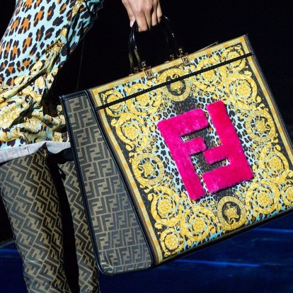 Οι tote bags που μετατρέπονται στο απόλυτο key-item της άνοιξης