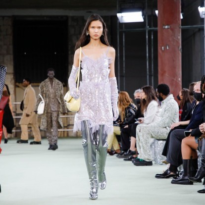 H νέα συλλογή του Matthieu Blazy για την Bottega Veneta σηματοδοτεί μια νέα εποχή για τον οίκο