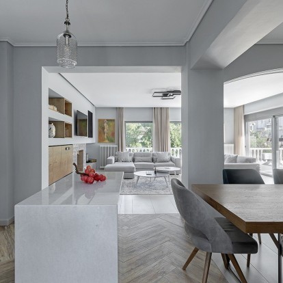 Πώς μια κατοικία στην Αθήνα απέκτησε την αίσθηση εξοχικού σπιτιού