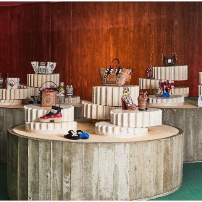 Η «Κυρία Τεπενδρή» του Κωνσταντίνου Κακανιά πρωταγωνιστεί στη νέα capsule collection του Christian Louboutin