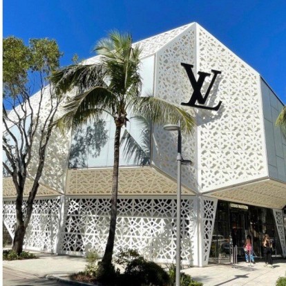 Diamond Facade: Δείτε πώς επενδύθηκε η πρόσοψη ενός καταστήματος Louis Vuitton στο Μαϊάμι
