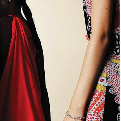 Αυτός είναι ο Έλληνας σχεδιαστής που έχει κατακτήσει τη διεθνή fashion σκηνή με τα prints του 